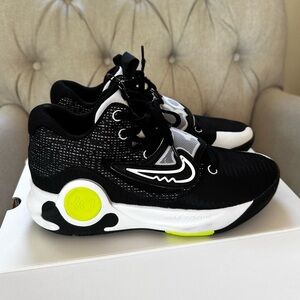 Kevin Durant Nike Basketball Shoes. Size 6. Only worn inside!